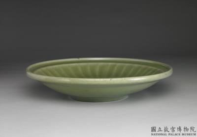 图片[2]-Dish with chrysanthemum design in celadon glaze, Longchan ware, Ming dynasty (1368-1644)-China Archive